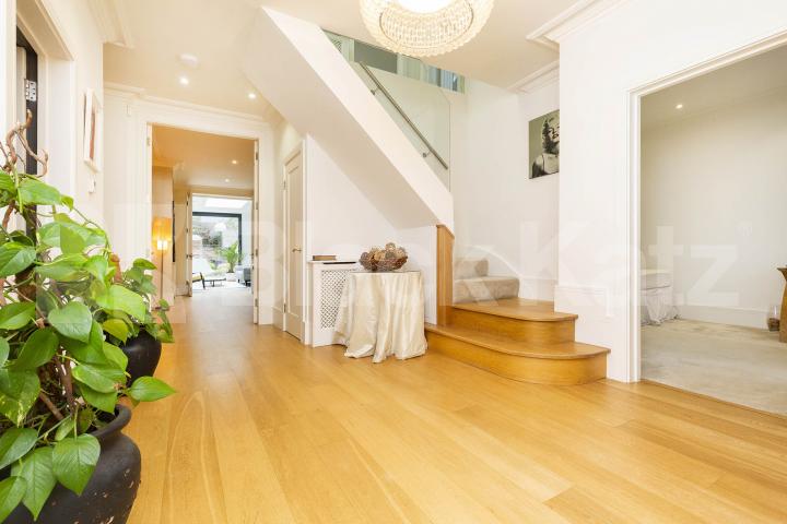 Super 5 bed 2 bath family home with a stunning cinema room and garden Barnet Gate Lane, Arkley Barnet